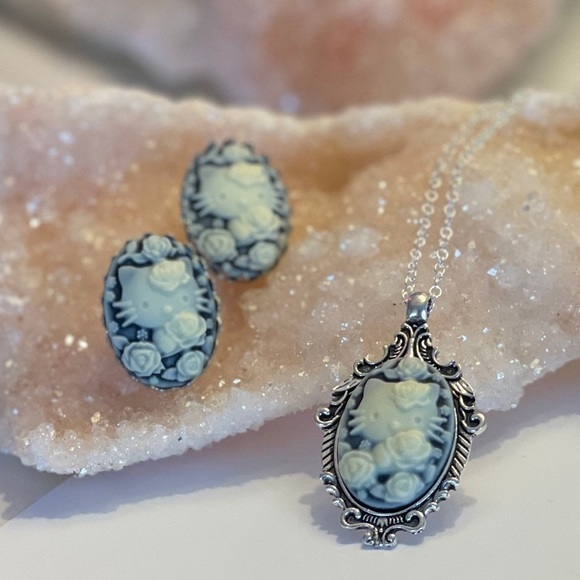 Kitty Cameo Stud Earrings, Black and White, Anime Cosplay Fan - Picture 3 of 6